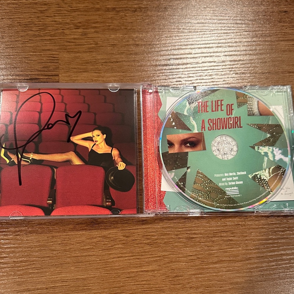 Signed Photo #4 The Life of a Showgirl CD *in hand*